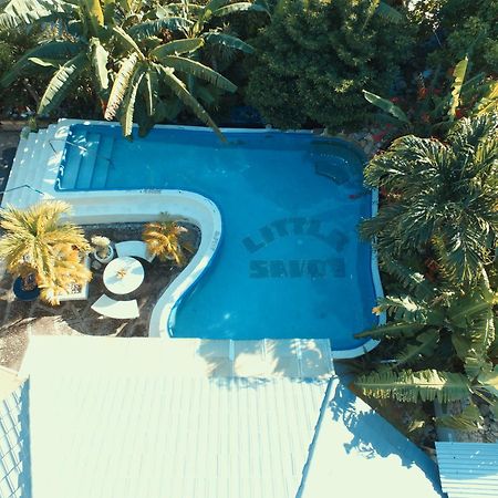 Little Savoy Guest House New Runaway Bay Exterior photo