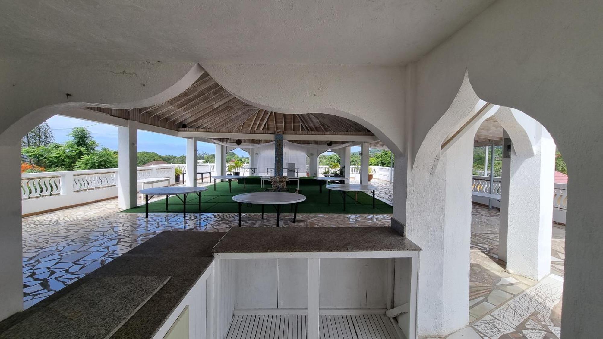 Little Savoy Guest House New Runaway Bay Exterior photo